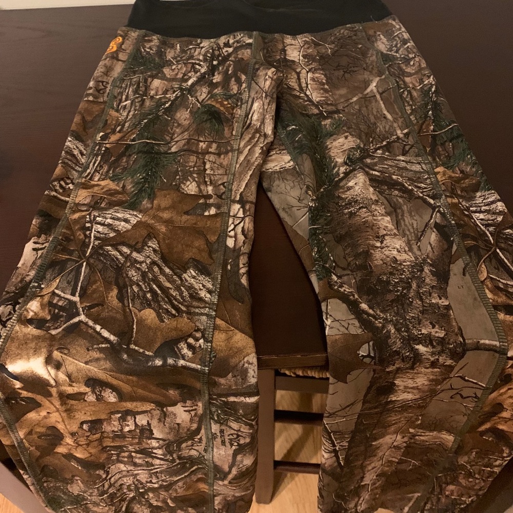 Women’s camo pants and long-sleeve hoodie top. - Picture 7 of 7